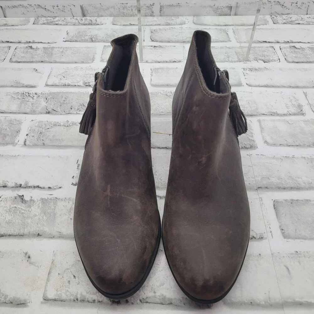Clarks Brown Leather Ankle Booties Tassel Zippers Size 6.5 - Picture 4 of 8